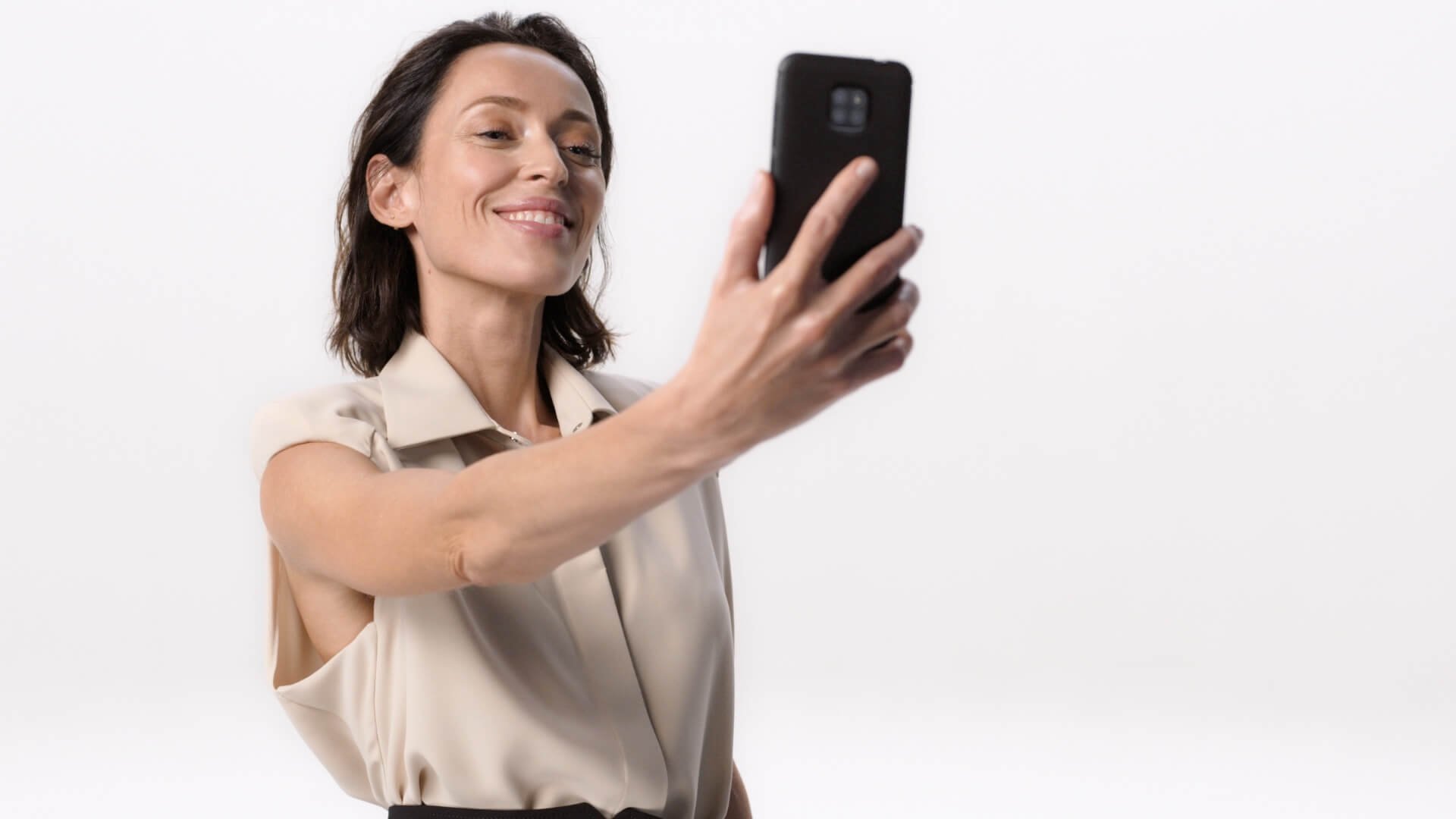 كيفية استخدام العناية بالبشرة بحمض الهيالورونيك على التجاعيد