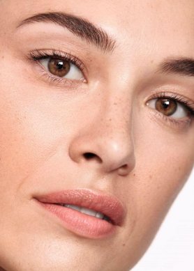 العناية بالبشرة بعد سن الأربعين: ما الذي يجب تغييره