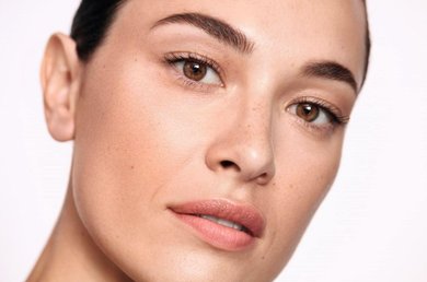 العناية بالبشرة بعد سن الأربعين: ما الذي يجب تغييره