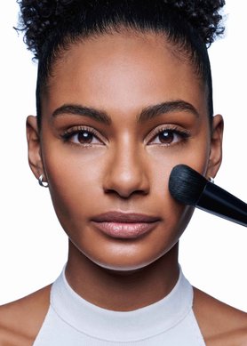 top-foundation-techniques-for-camouflaging-acne-prone-skin