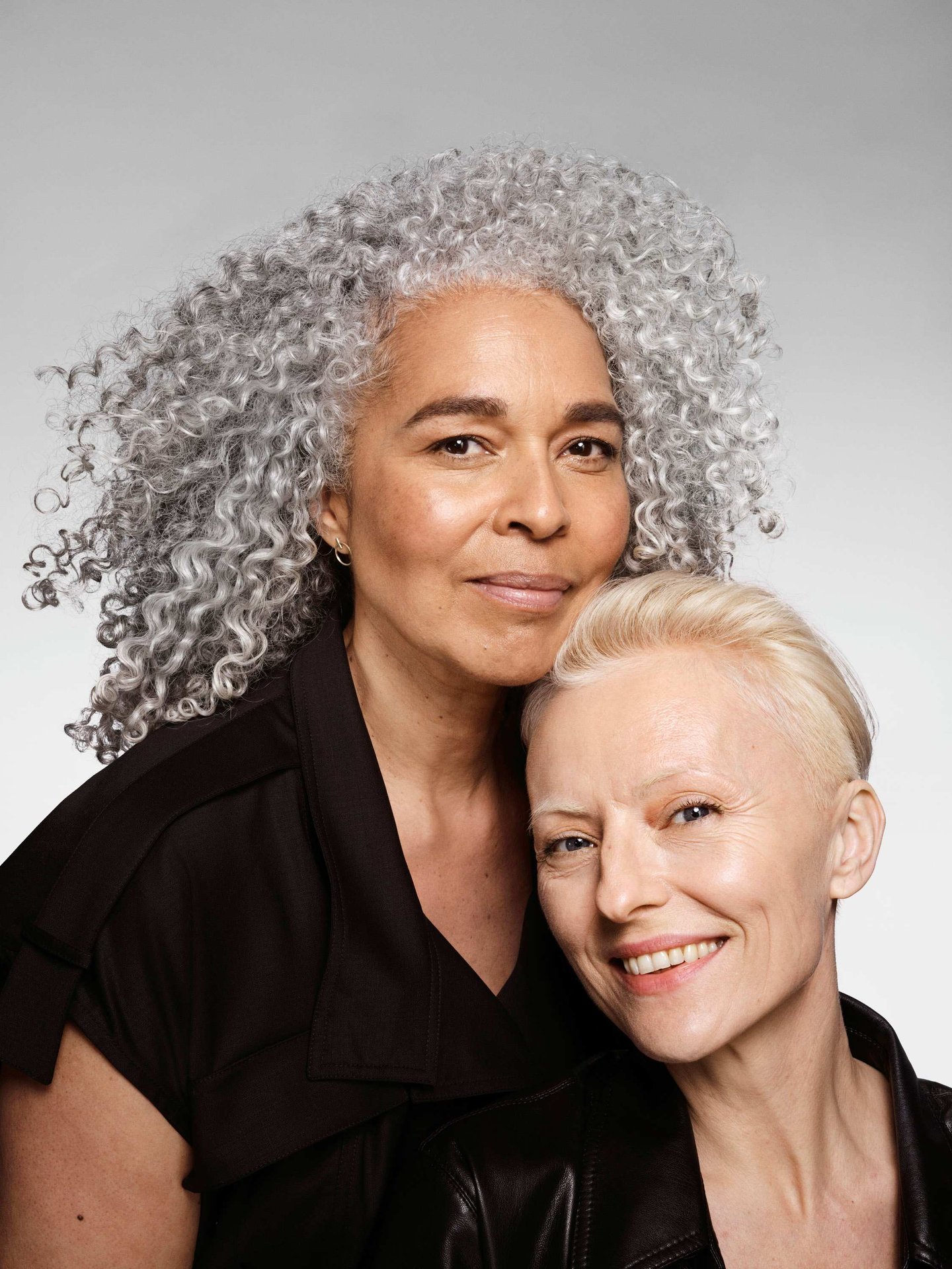 لماذا بشرتي جافة جدًا أثناء انقطاع الطمث؟