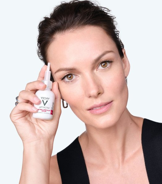 LIFTACTIV RETINOL MODEL AND PRODUCT 4