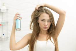 What is dry shampoo and what benefits does it provide hair