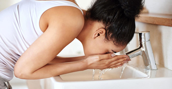 What can hard water do to skin and how can you protect it?